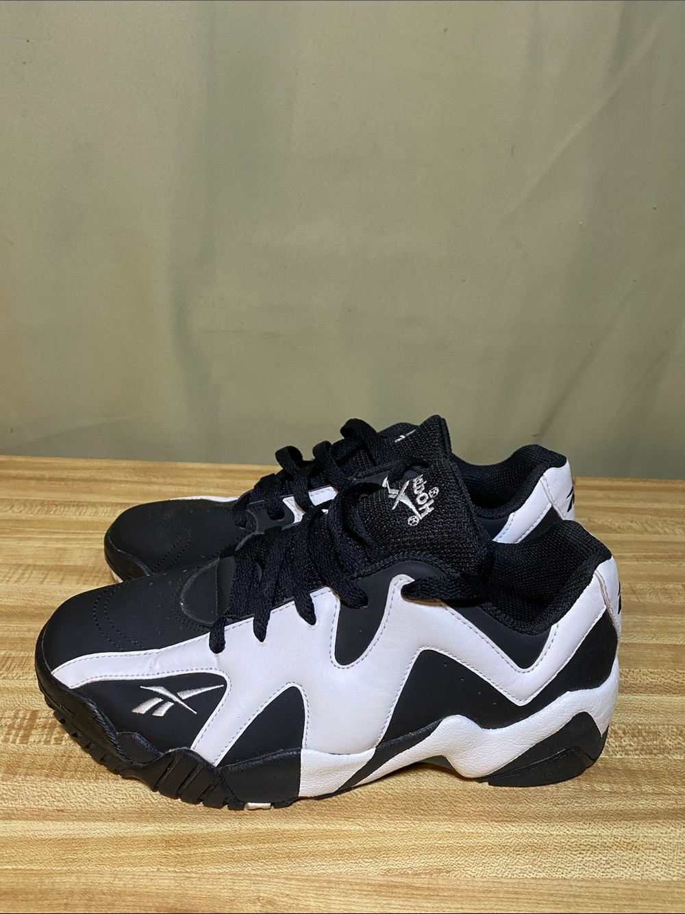 Reebok Kamikaze 2  OG low Black White Basketball Shoes Youth size 5